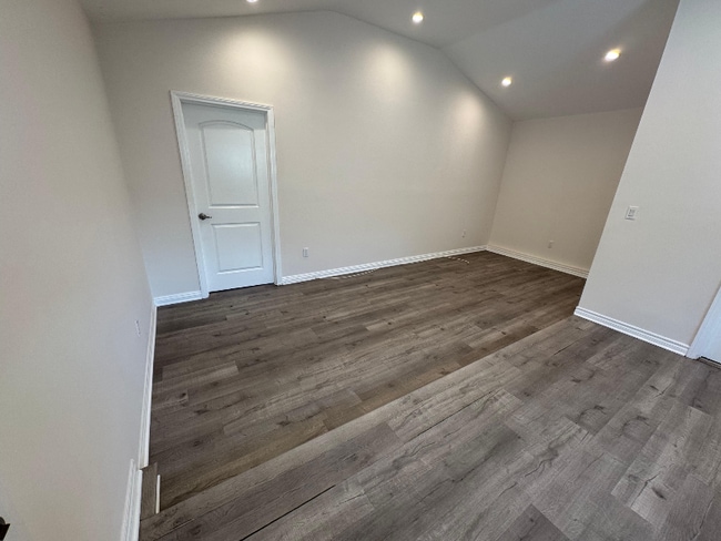 Photo - 22850 Erwin St