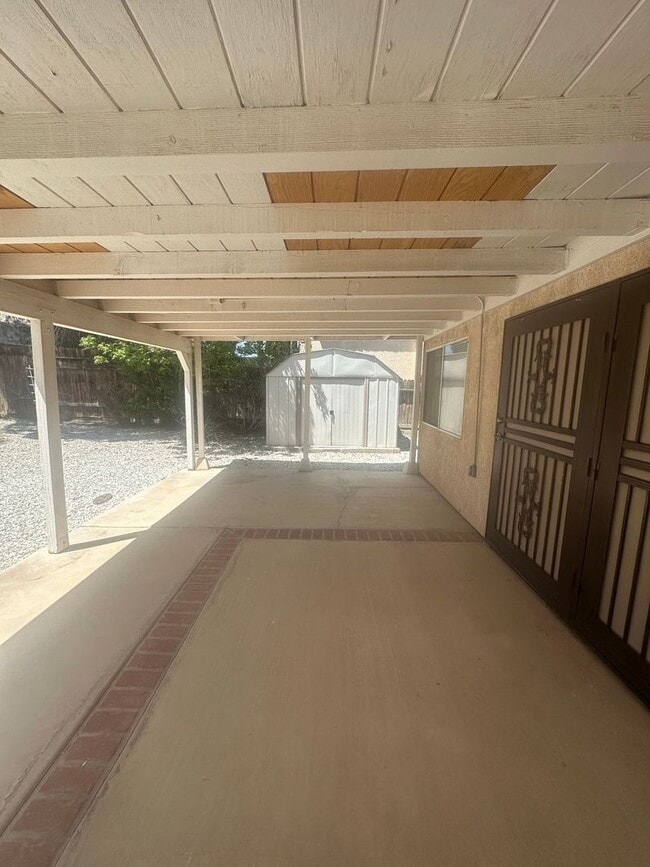 Photo - 5 BEDROOM, 2 STORY,SPACIOUS VICTORVILLE HOME! NEAR MALL!