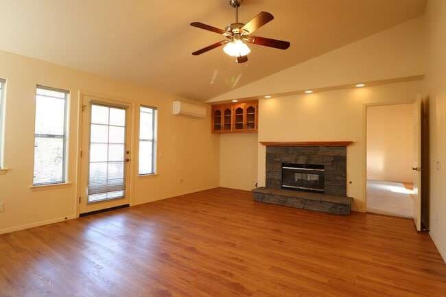 Photo - Lovely Mesa Oaks Four Bedroom