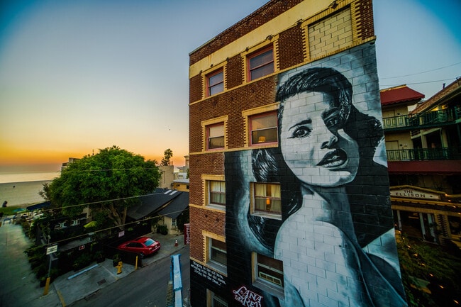 Photo - 15 Paloma Ave