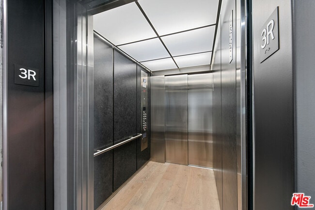 Photo - 10842 Victory Blvd Unit 301