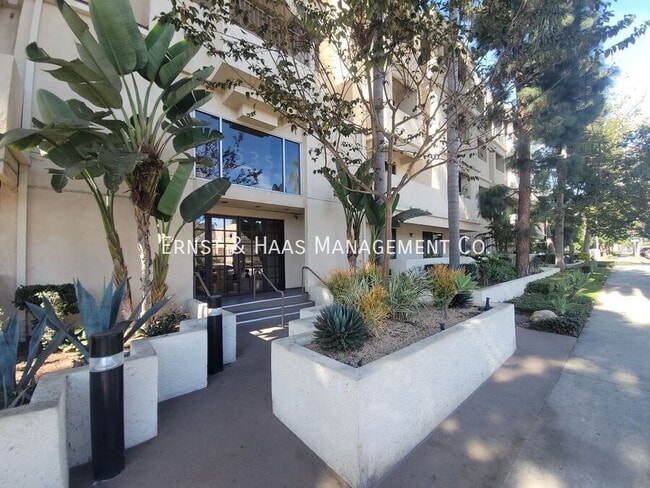 Building Photo - 535 Magnolia Ave Unit #114