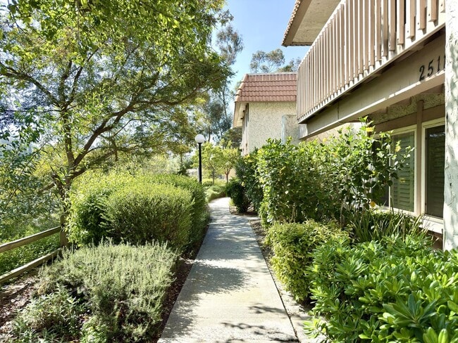 Building Photo - Spacious Townhome in Desirable Tiburon Community!