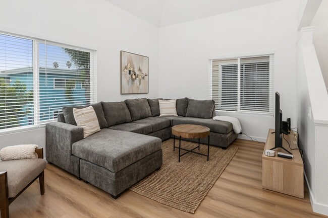 Photo - NEW Remodeled and furnished, 4 bed 3 bath available September 2026 to May 2027