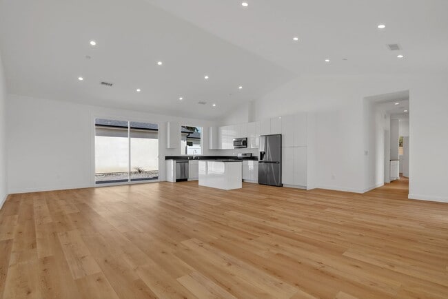 Modern 5-Bedroom 5 bath Home for Lease in ... - Modern 5-Bedroom 5 bath Home for Lease in ...