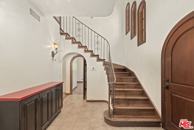 Building Photo - 664 S Highland Ave Rental