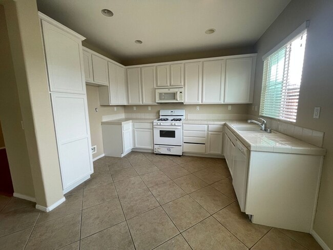 Photo - Three Bedroom Two Bathroom Condo in Lake E...