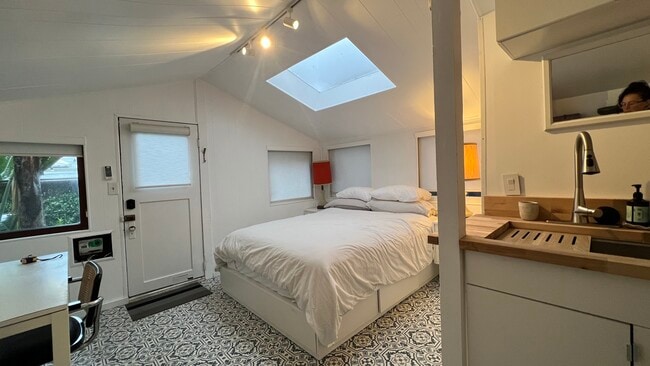 BEDROOM - 880 Commonwealth Ave