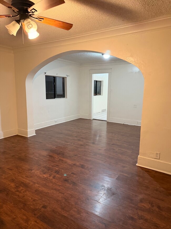 Building Photo - 632 W 78th St