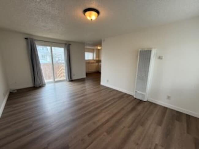 Alley Access 2 Bedroom with Bonus Room - Alley Access 2 Bedroom with Bonus Room Apartment Unit C