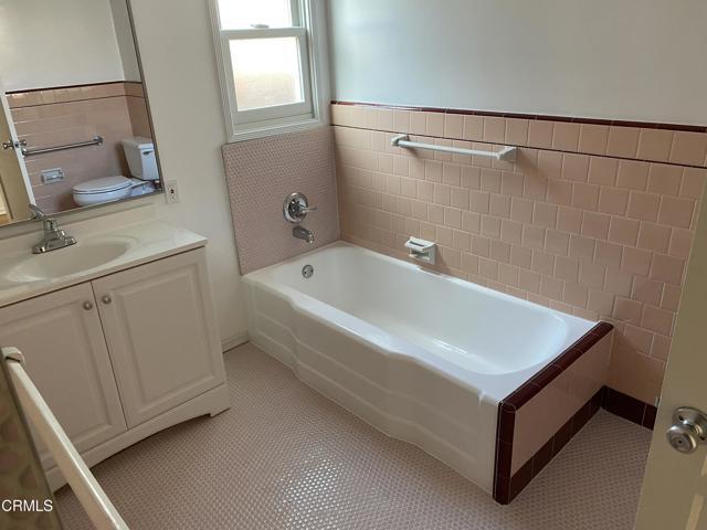 Photo - 162 W Wells St