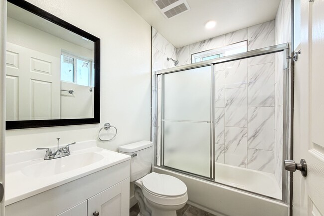 Photo - Brand New Luxury 4 & 5 Bed Units Unit #2118 1/2