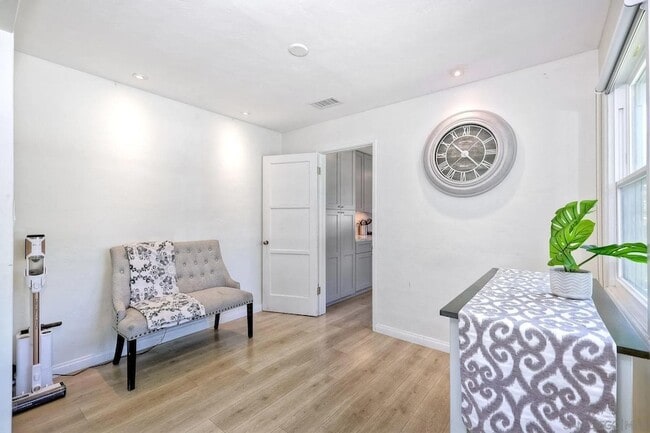 Photo - 8951 Linden Ln
