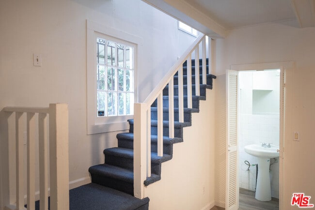 Photo - 824 S Bonnie Brae St Unit 2