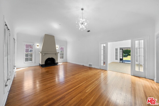 Photo - 107 S Lucerne Blvd House