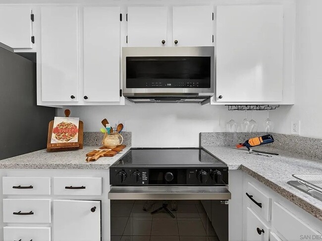 Building Photo - 8356 Via Sonoma Unit 12