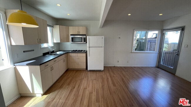 Building Photo - 732 Washington Blvd Rental