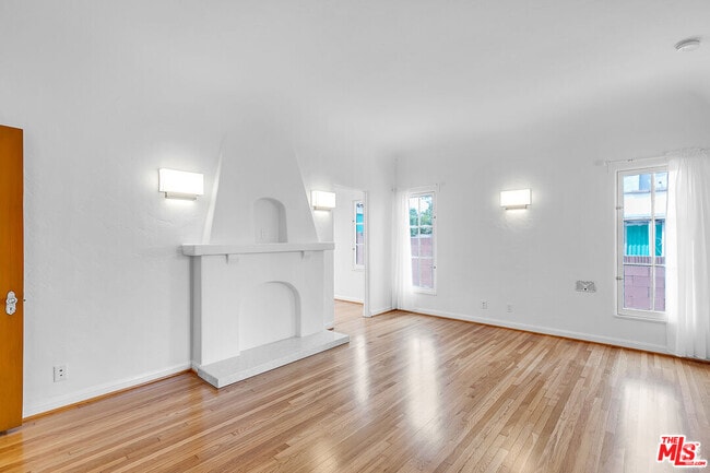Building Photo - 1557 S Genesee Ave Rental