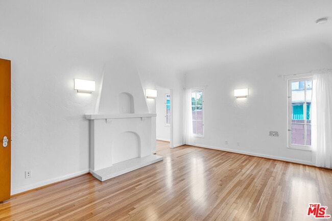 Photo - 1557 S Genesee Ave Condo