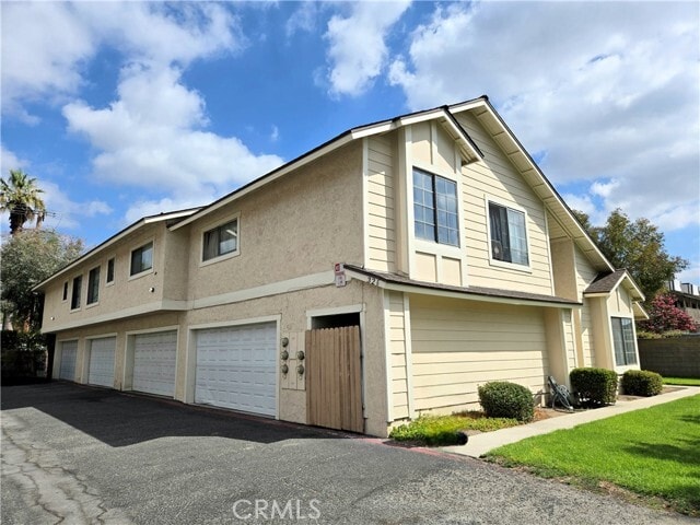 Building Photo - 326 W 9th St Unit B