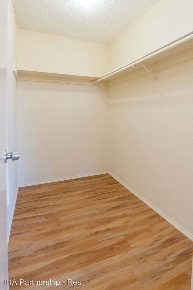 Photo - Imperial Palms Apartments