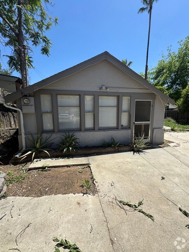 Building Photo - 515 Unit 515 1/2 Rental