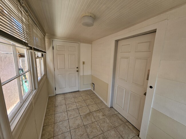 Photo - 657 W Oliver St