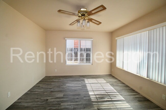 Photo - 10952 Parkdale Ave