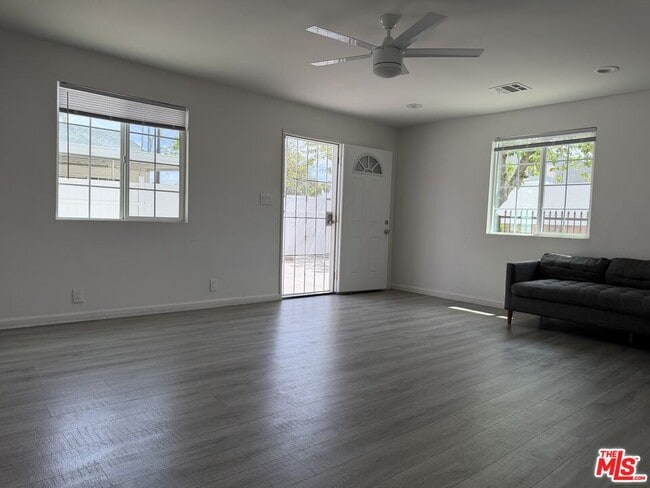 Photo - 18601 Hiawatha St