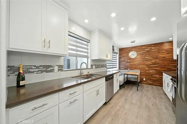 Photo - 2121 E 1st St