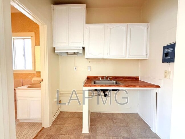 Photo - 1614 N Kenmore Ave