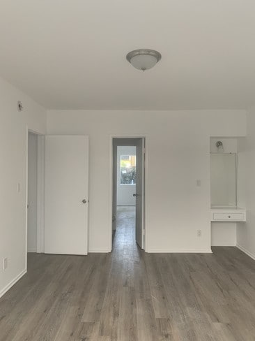 Building Photo - 13847 Burbank Blvd Unit 2