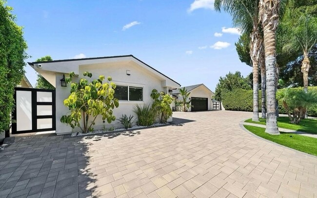 Photo - 6243 Berquist Ave