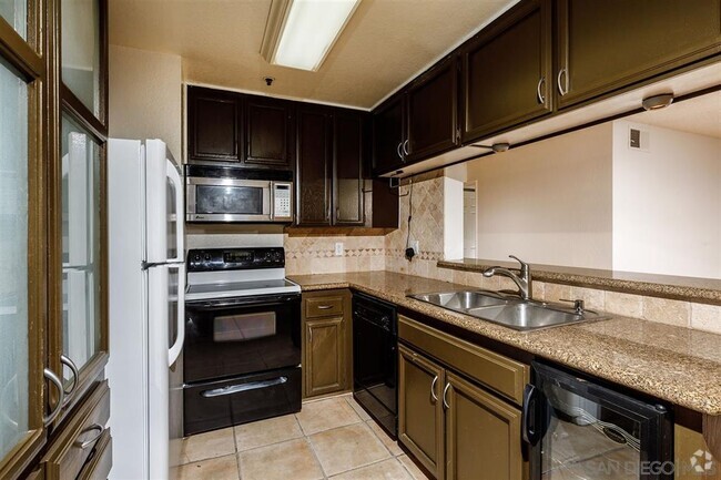 Building Photo - 5645 Friars Rd Rental