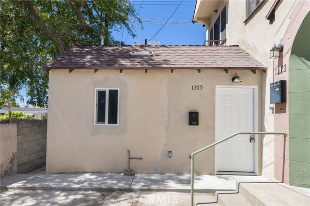 Building Photo - 1375 N Mentor Ave Unit A