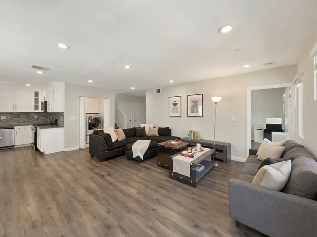 Photo - 1334 W 37th Pl