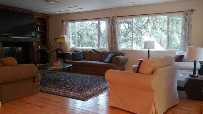 Photo - 1600 Henry Ridge Mtwy