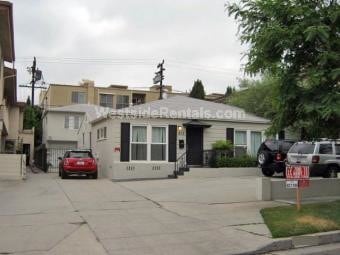 Building Photo - 611 N Sweetzer Ave Unit 1/2