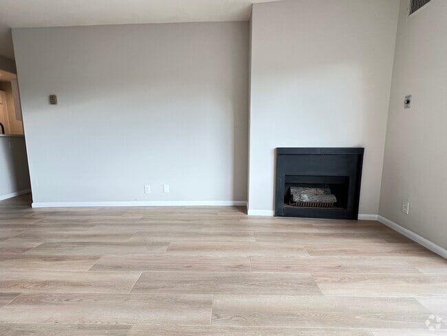 Building Photo - 8163 Redlands St Unit 2nd floor Rental