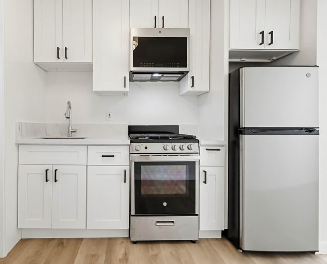 Building Photo - 2431 S Ridgeley Dr Unit 02