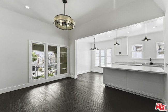 Photo - 920 N Genesee Ave