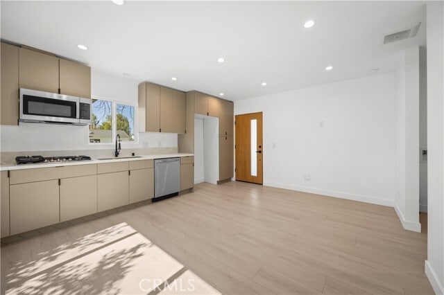 Building Photo - 6944 Amestoy Ave