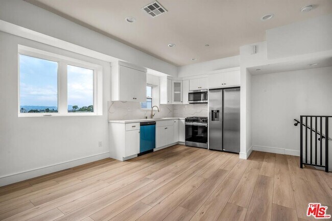 Photo - 4701 Saturn St