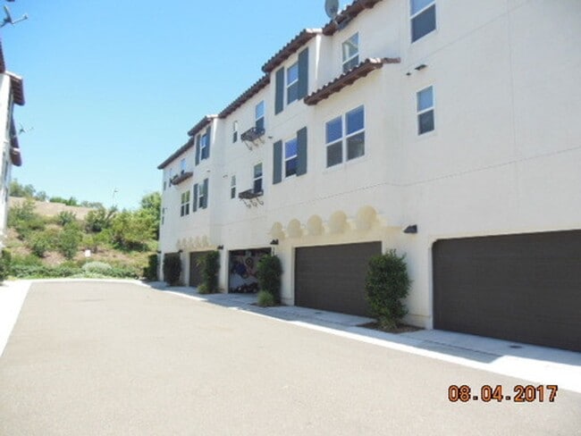 Building Photo - 3BD 2.5BA 2CAR Garage Rental