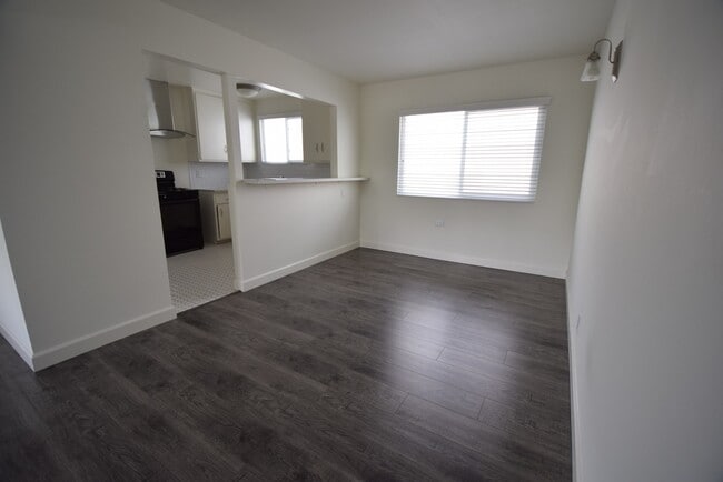 Photo - 5230 Kester Ave Unit 05