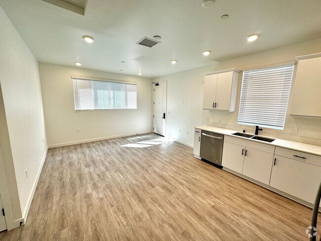 Building Photo - No App Fee! MOVE IN SPECIAL $1,000 off! 2 ... Unit 4017 D Logan Rental