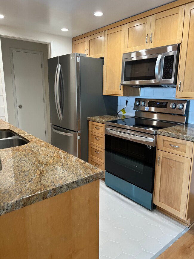 The Kitchen - 8530 Holloway Dr Unit 424