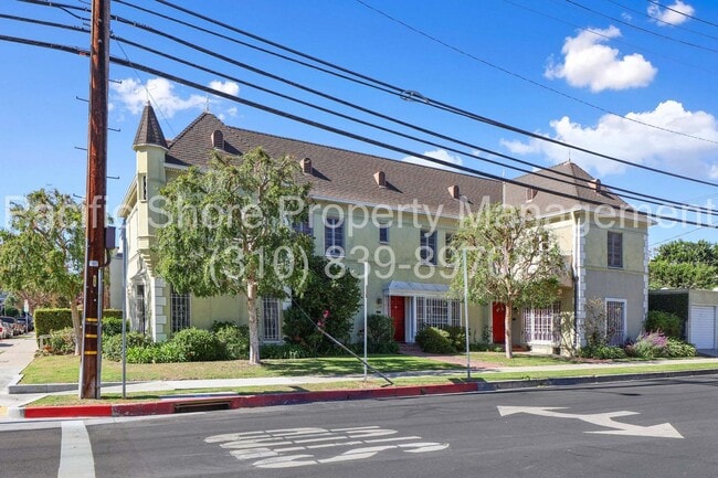 Building Photo - Orange Triplex Unit 623