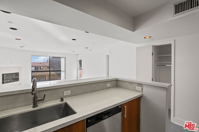 Photo - 1518 Federal Unit 313