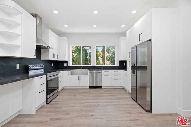 Photo - 11615 Burbank Blvd Unit 3/4